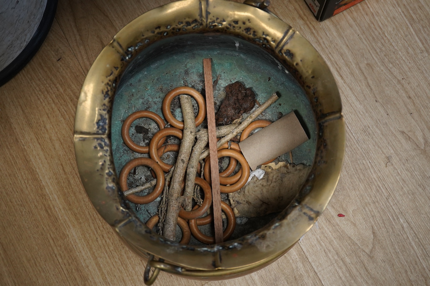 An Art Nouveau brass cauldron with swing handle, 37cm in diameter
